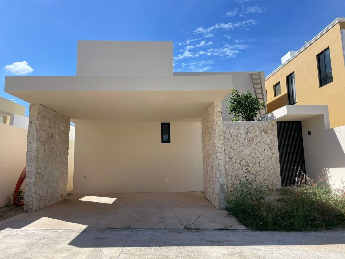 Casa en Venta en DOS Plantas con Piscina dentro de Privada, Conkal Yucatán - foto 3