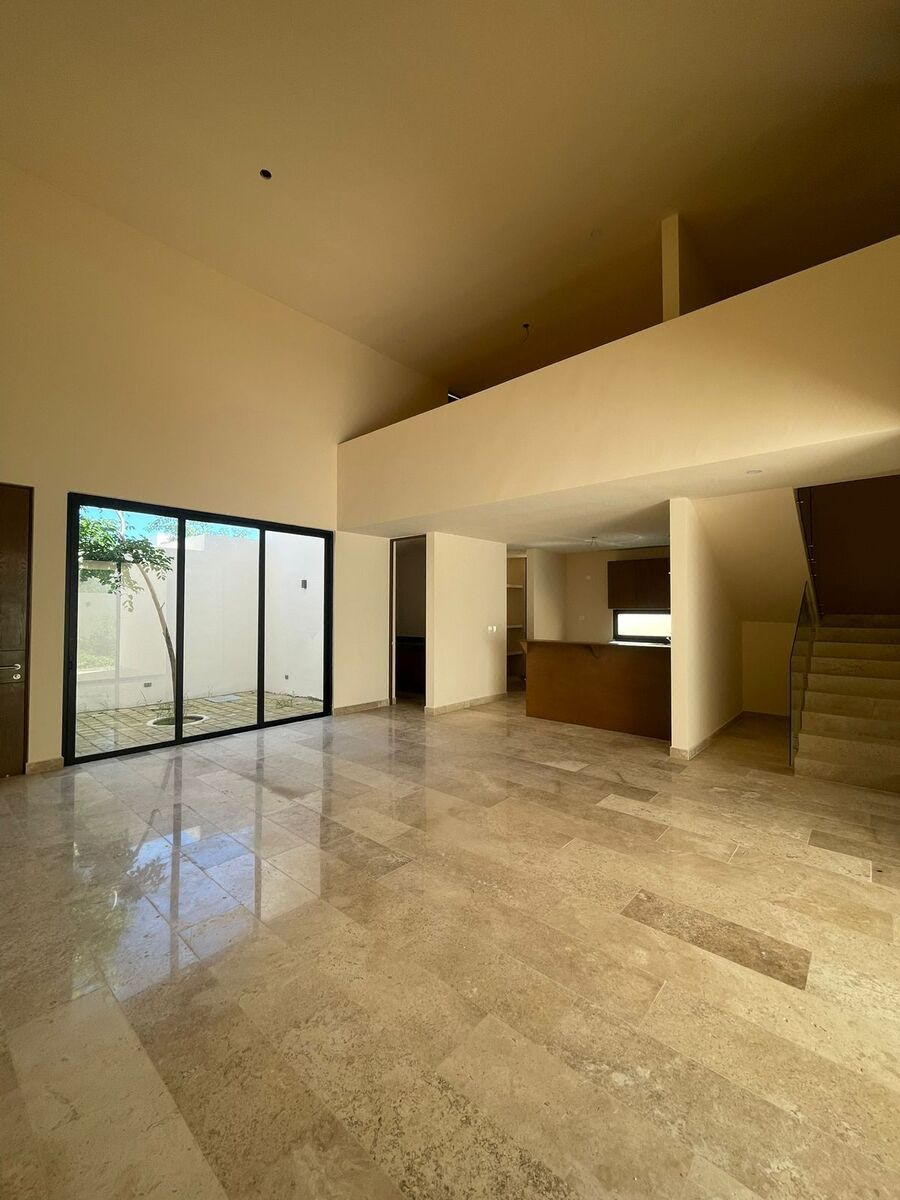Casa en Venta en DOS Plantas con Piscina dentro de Privada, Conkal Yucatán - foto 1