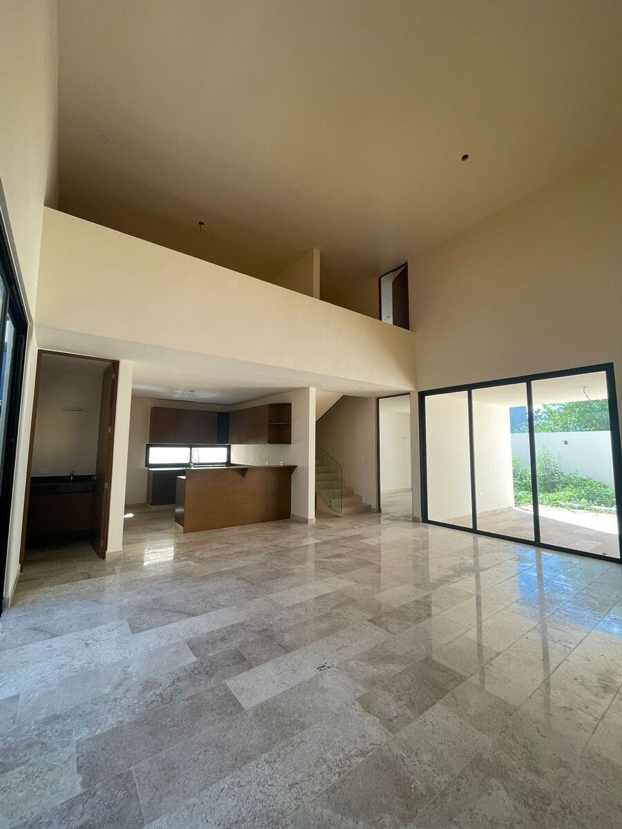 Casa en Venta en DOS Plantas con Piscina dentro de Privada, Conkal Yucatán - foto 2