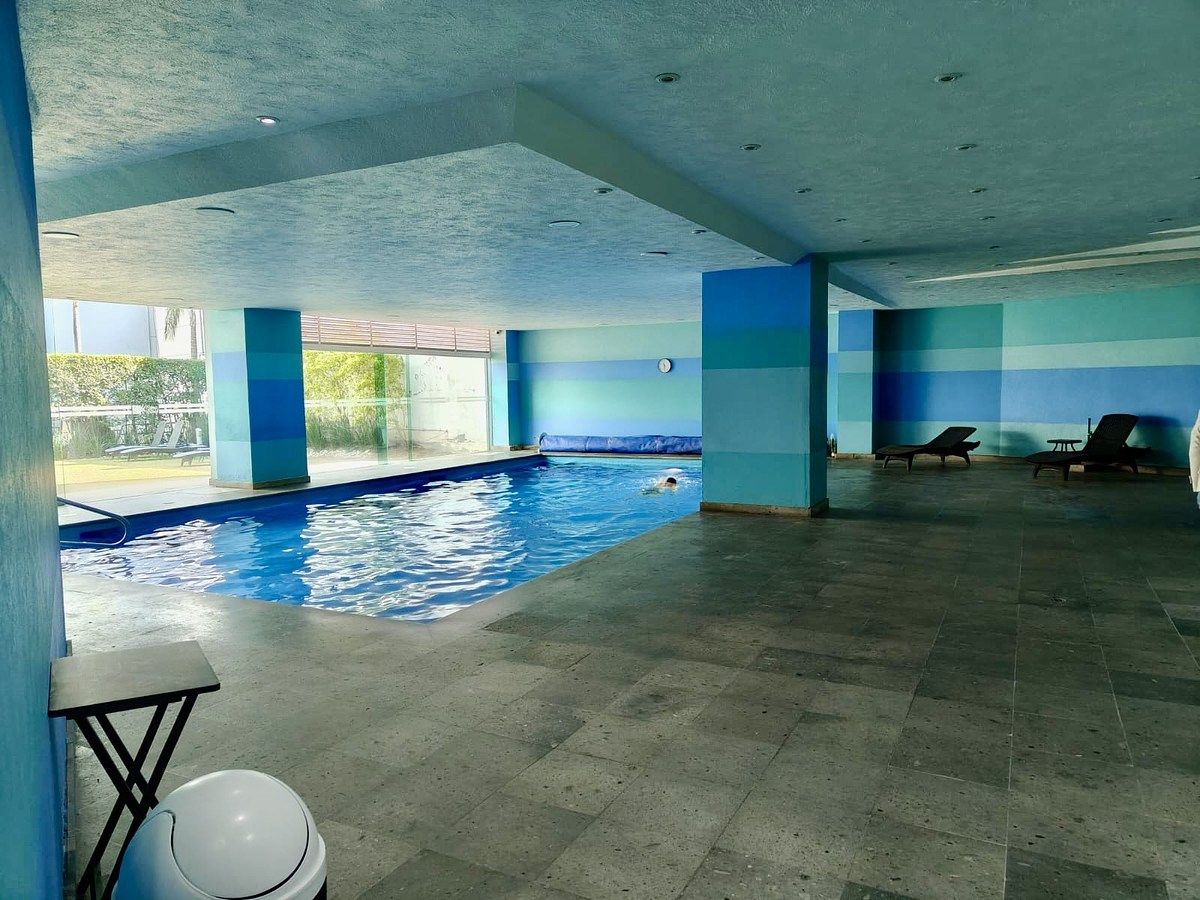 16 de 18: Alberca techada