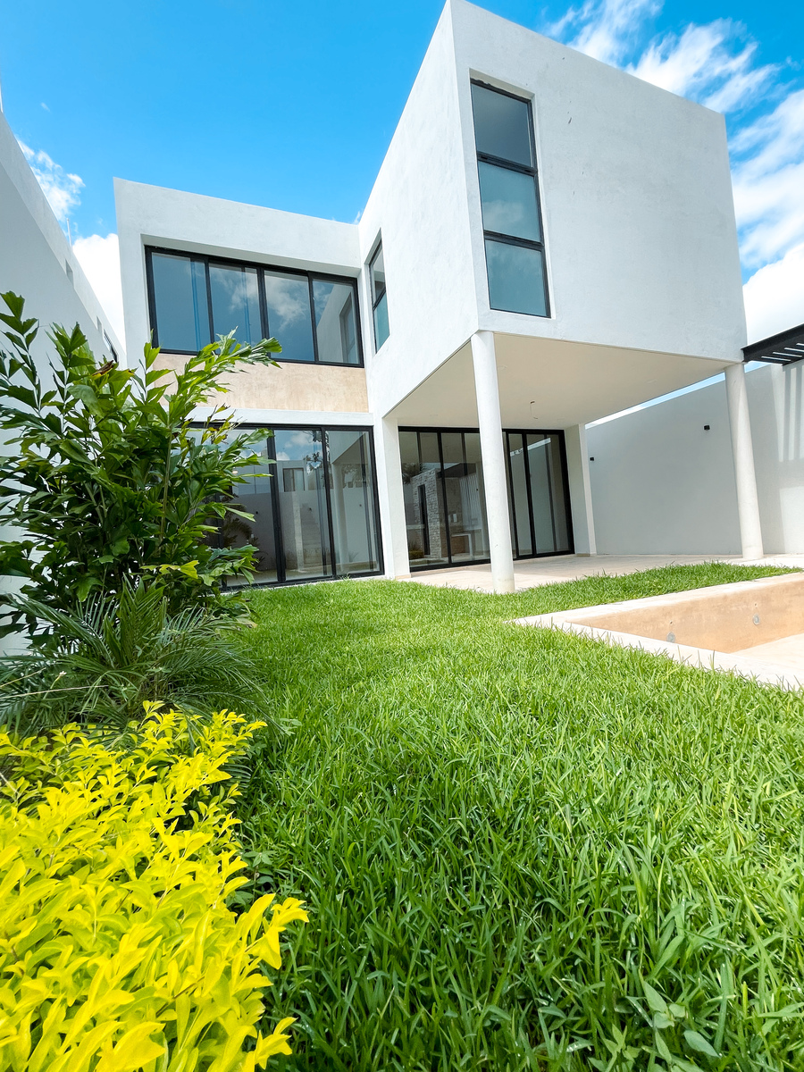 1 de 23: Patio con jardín, asador y baño independiente