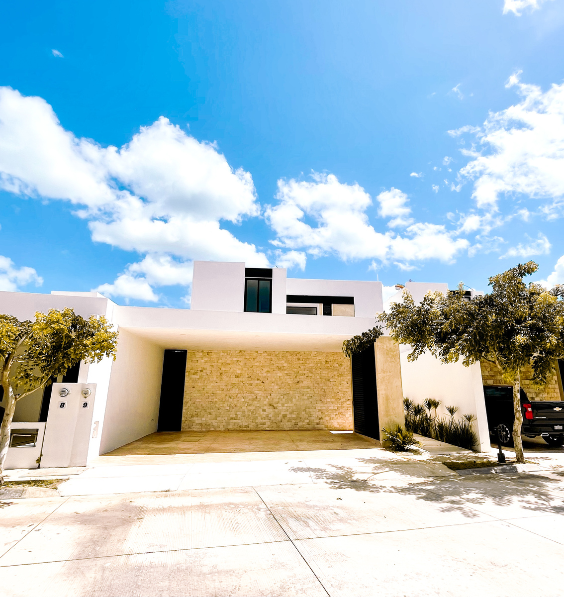 2 de 23: Fachada principal