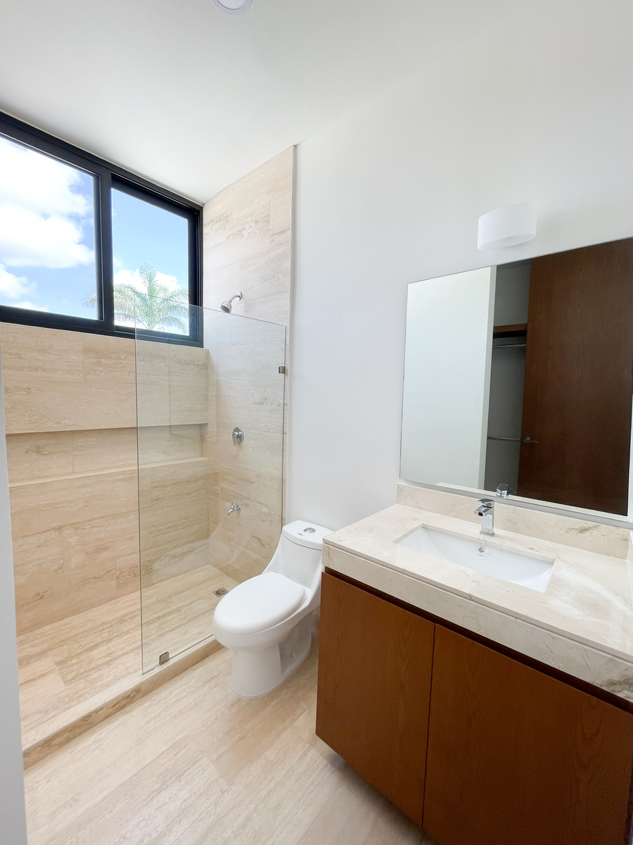 15 de 23: Acabados de lujo en baños