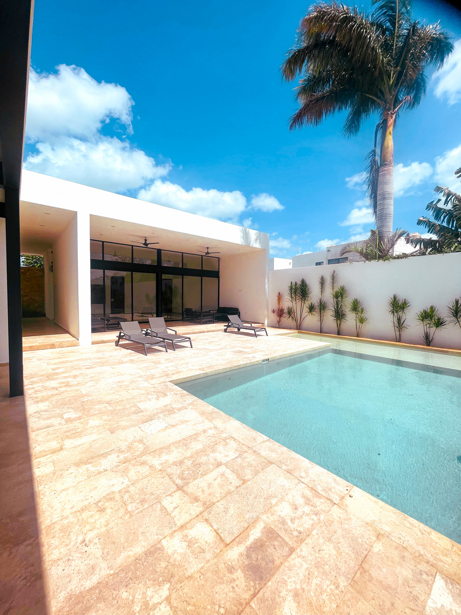 18 de 23: Piscina casa club