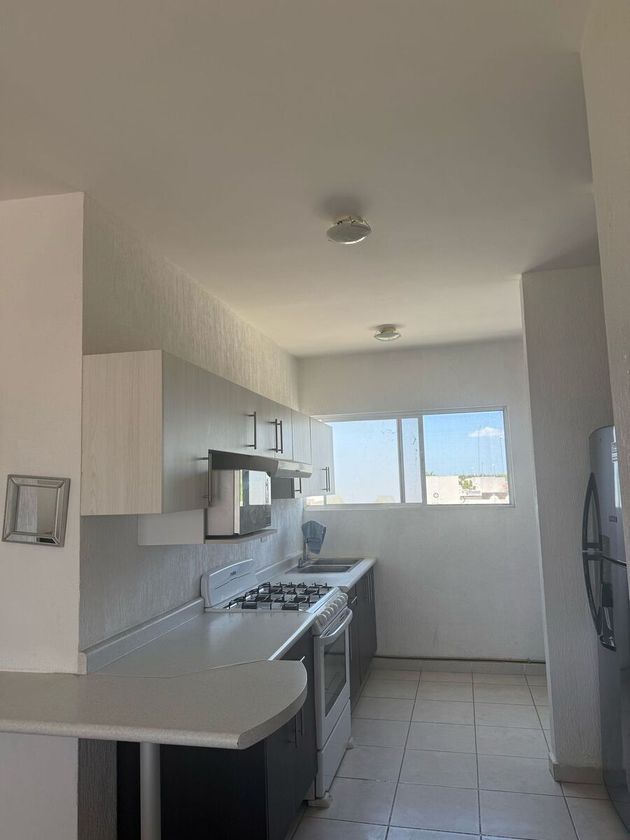 13 de 27: ID2737 CONDO EN LOS OLIVOS II PLAYA DEL CARMEN COCINA