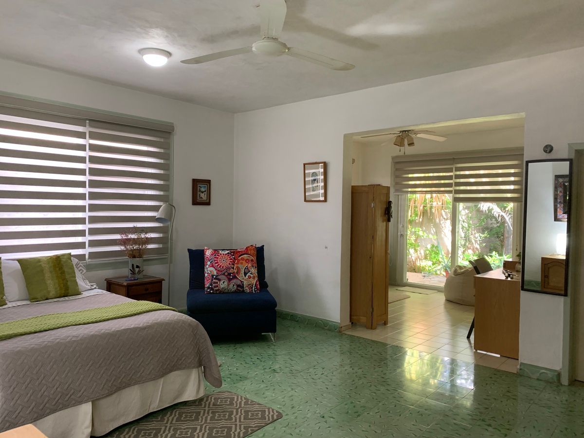 14 de 41: Recámara secundaria con sala de tv propia