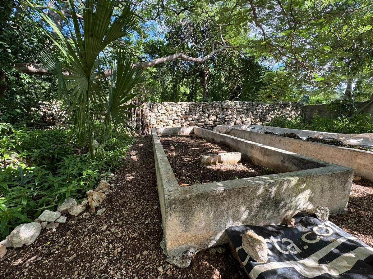 34 de 41: Composteras