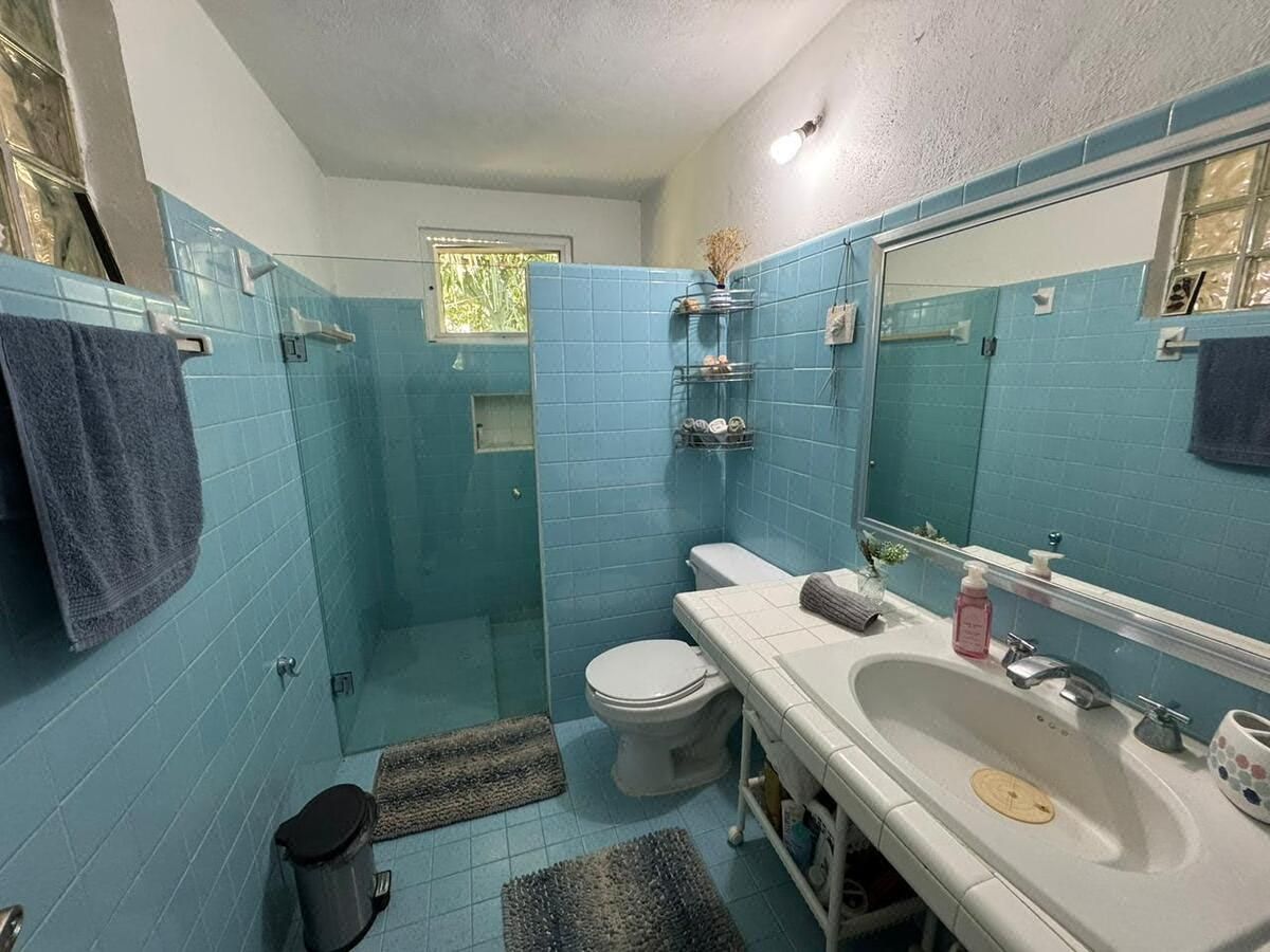 Baño de recámara secundaria, foto 17 de 46