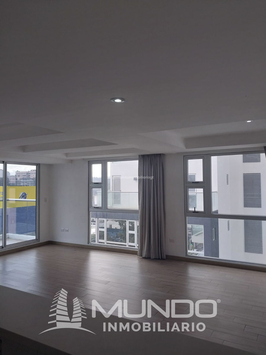 3 de 19: Cortinas y amplios ventanales