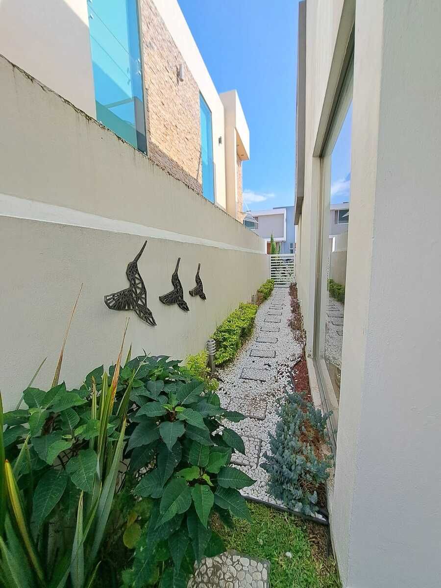 5 of 30: SERVIDUMBRE