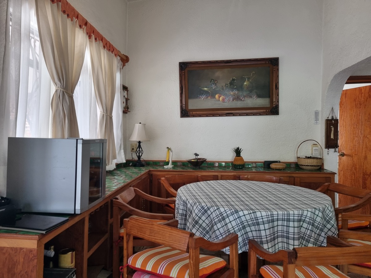 5 de 20: Comedor con otra ventana permite la entrada de la luz natura