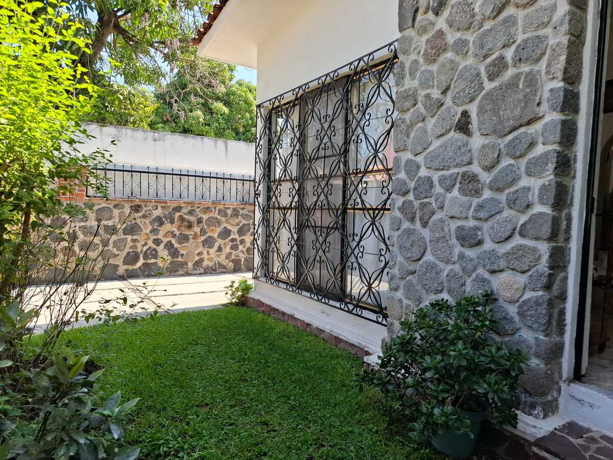 15 de 20: Patio en la entrada.