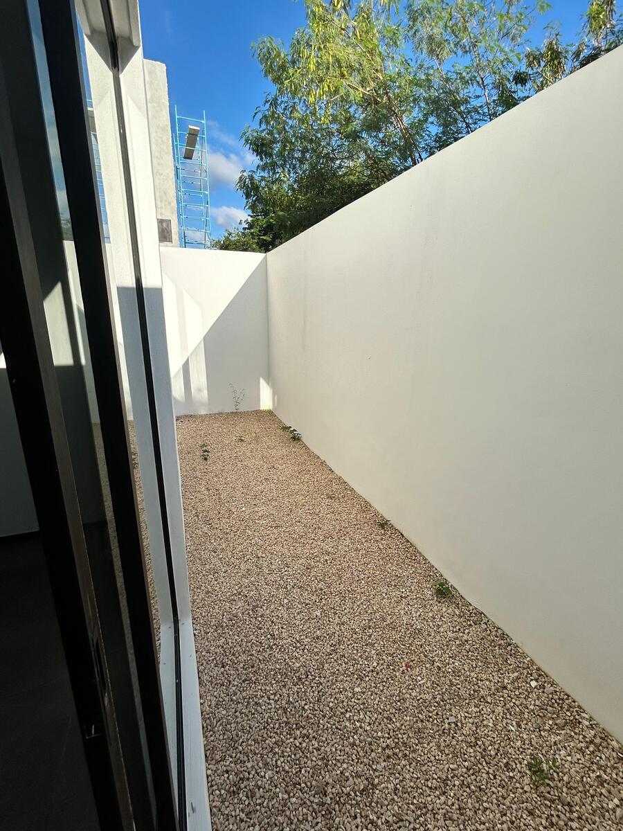 4 of 15: patio jardinera