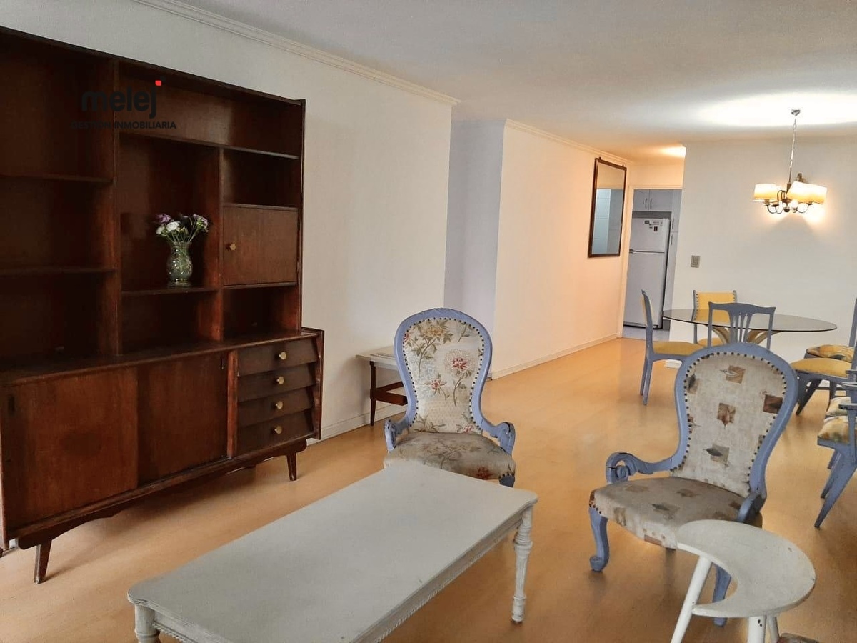 4 de 21: Living comedor