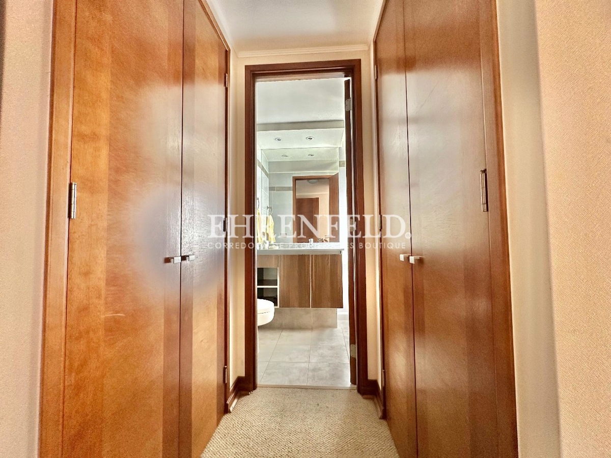 24 de 36: Clóset suite.