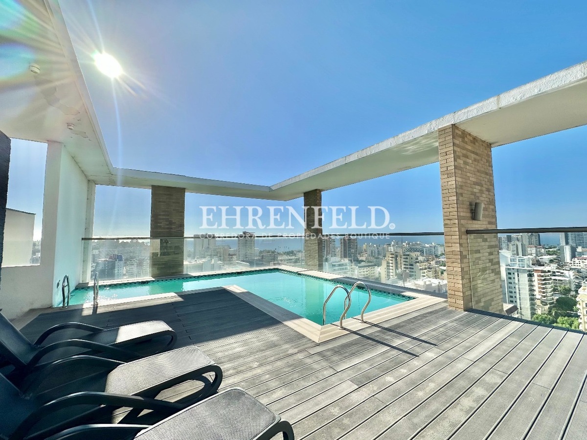 32 de 36: Piscina panorámica.