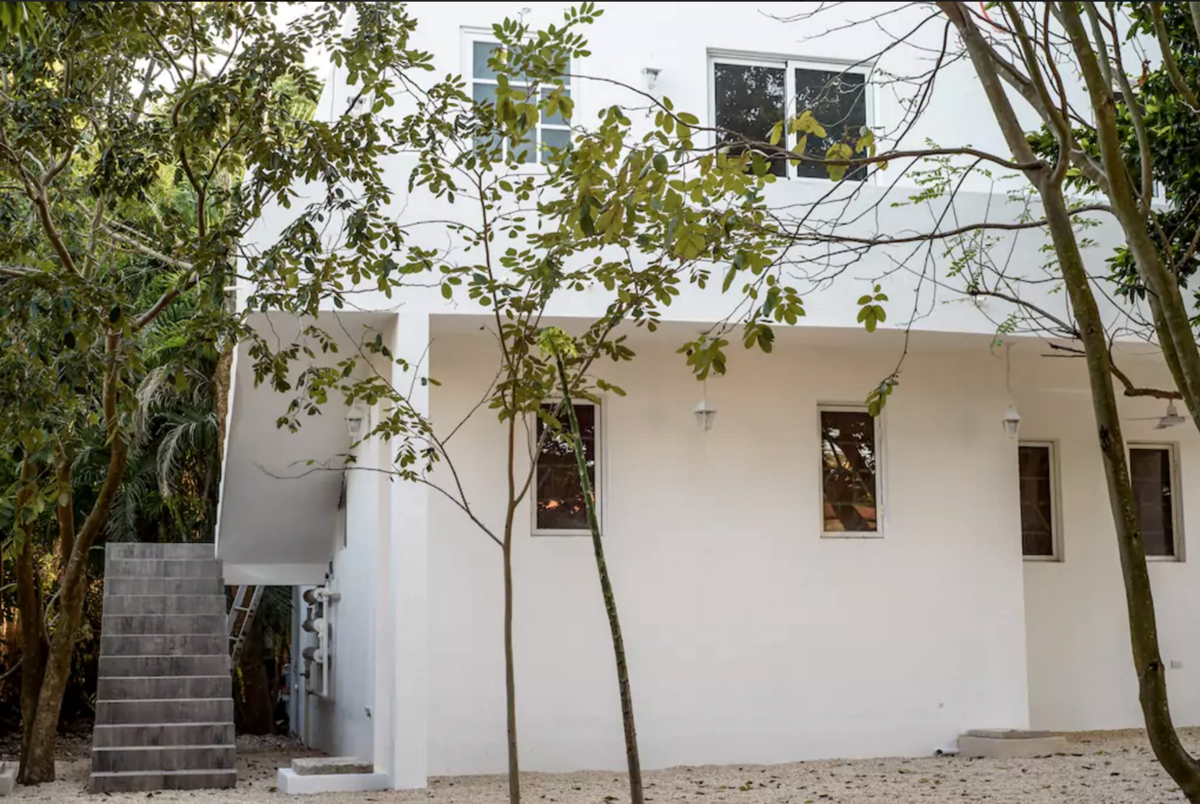 2 of 49: Exterior casa