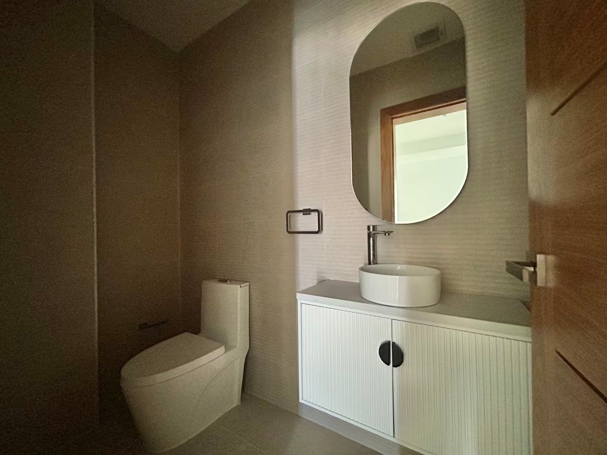 9 de 25: Baño de visitas