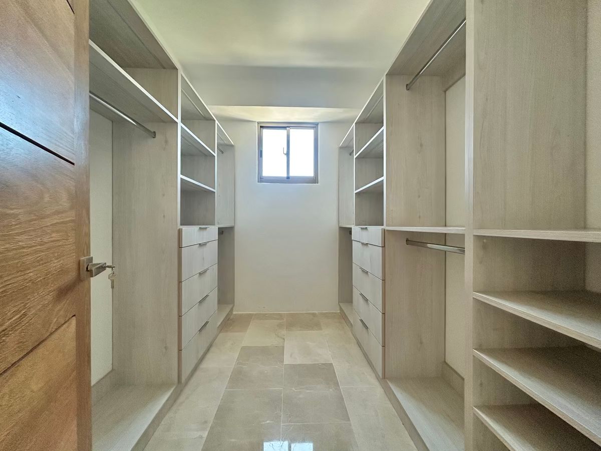 18 de 25: Closet habitación principal