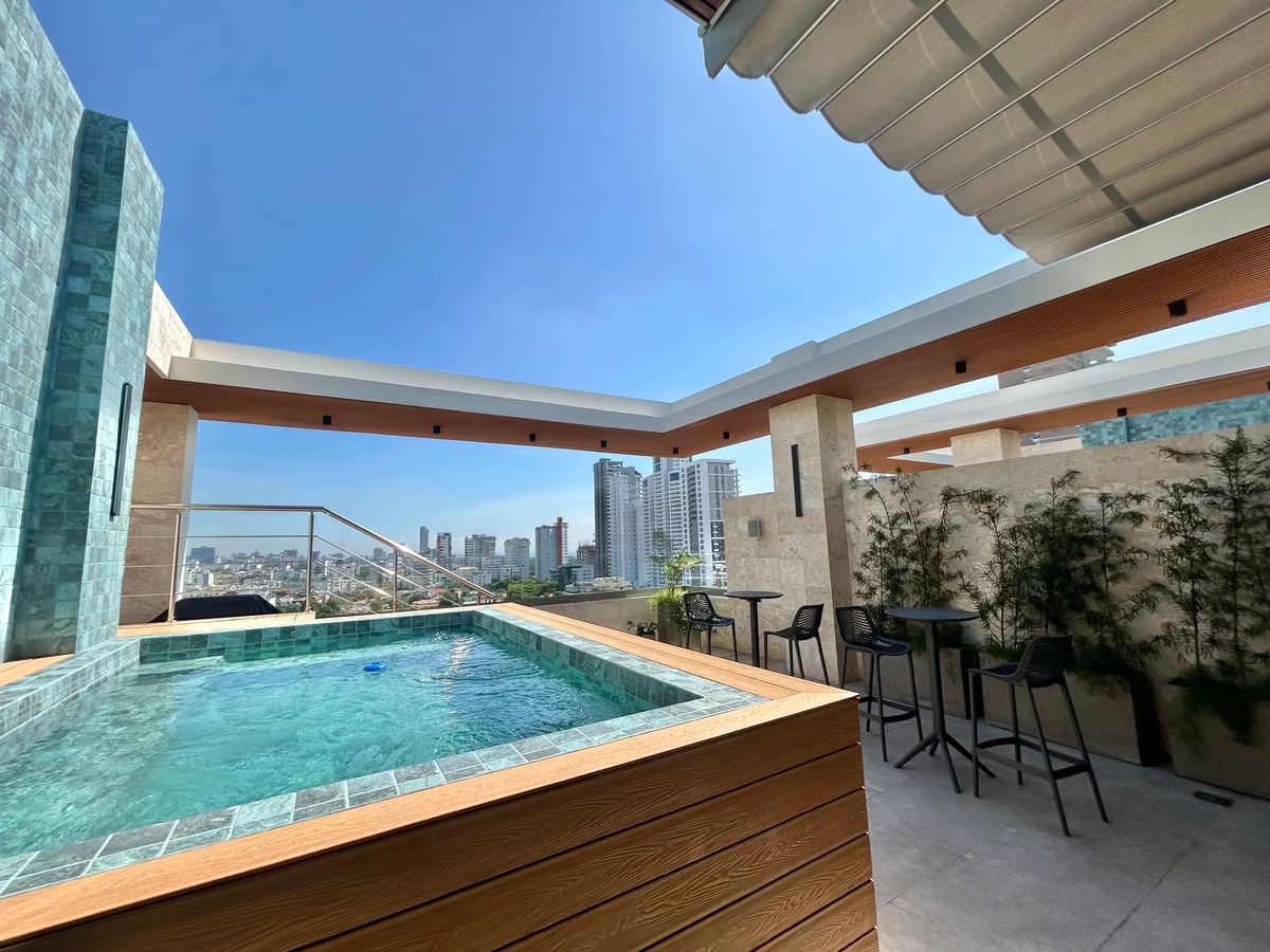 1 de 25: Terraza con jacuzzi