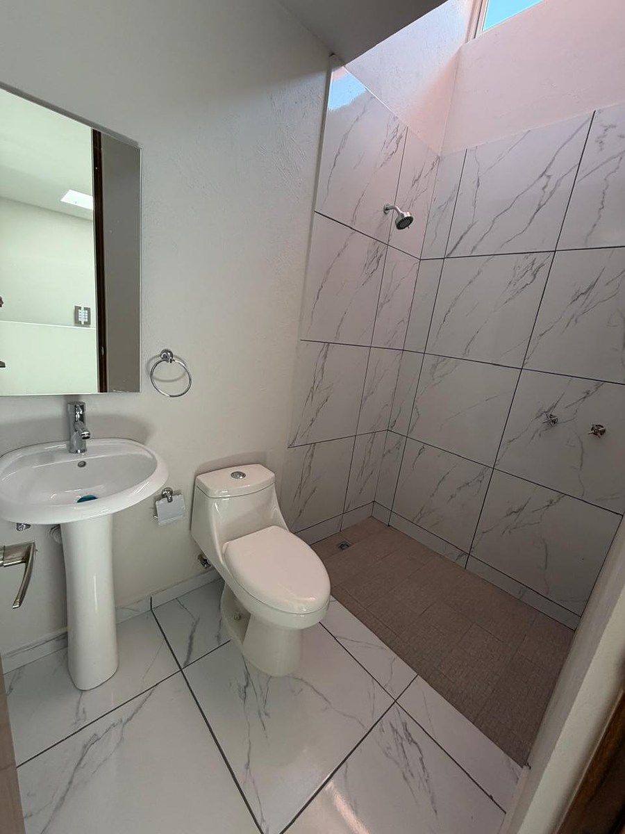 17 de 27: Baño completo