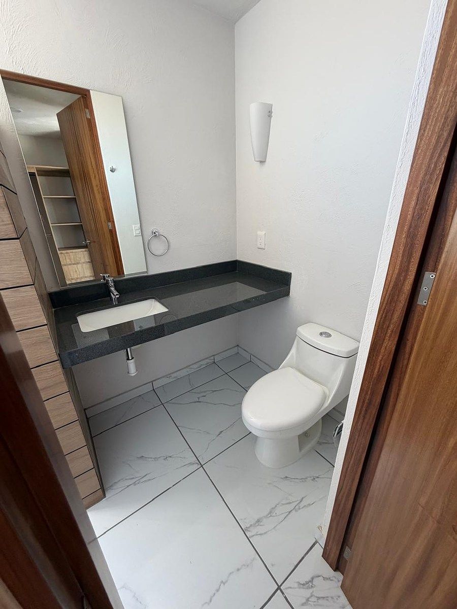 21 de 27: Baño recámara principal