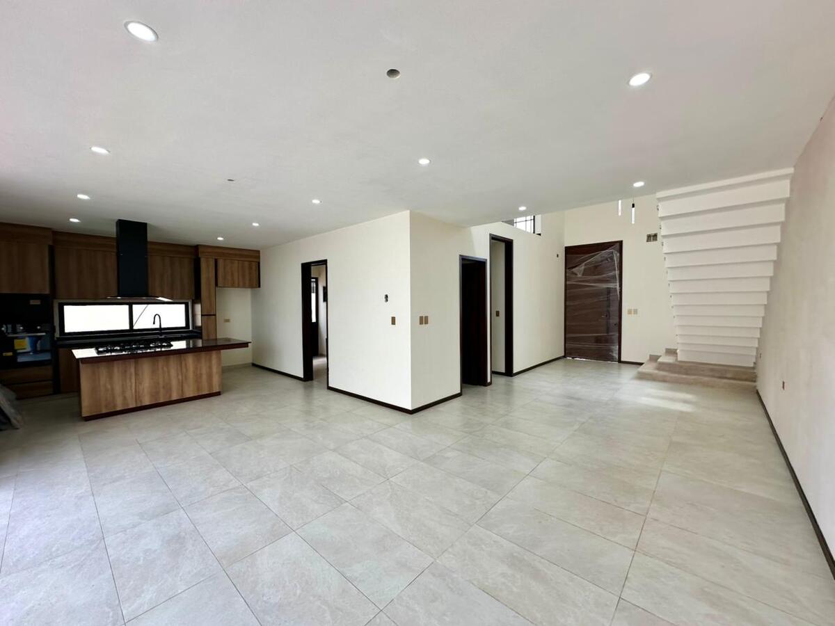 3 of 16: Sala, Comedor y Cocina