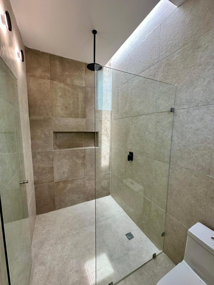 8 of 16: Baño Recámara Planta Baja