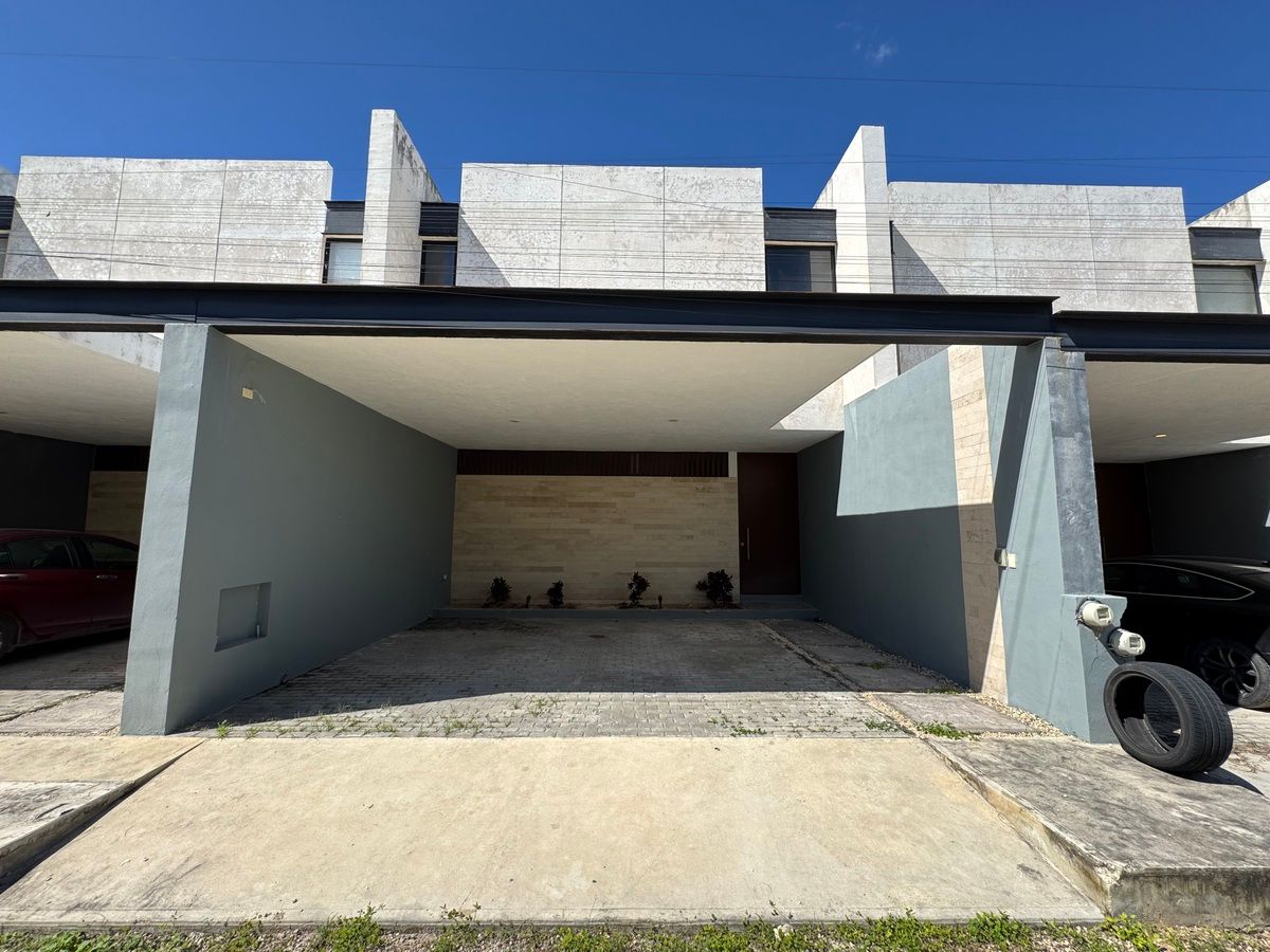 TOWNHOUSE EN RENTA CON PISCINA EN TEMOZON NORTE YUC., foto 1 de 27