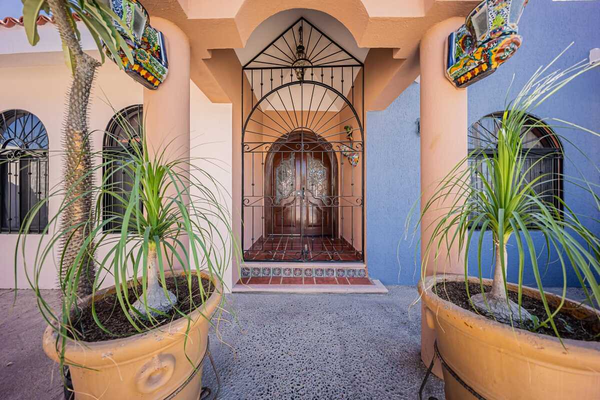 2 de 21: Entrada principal