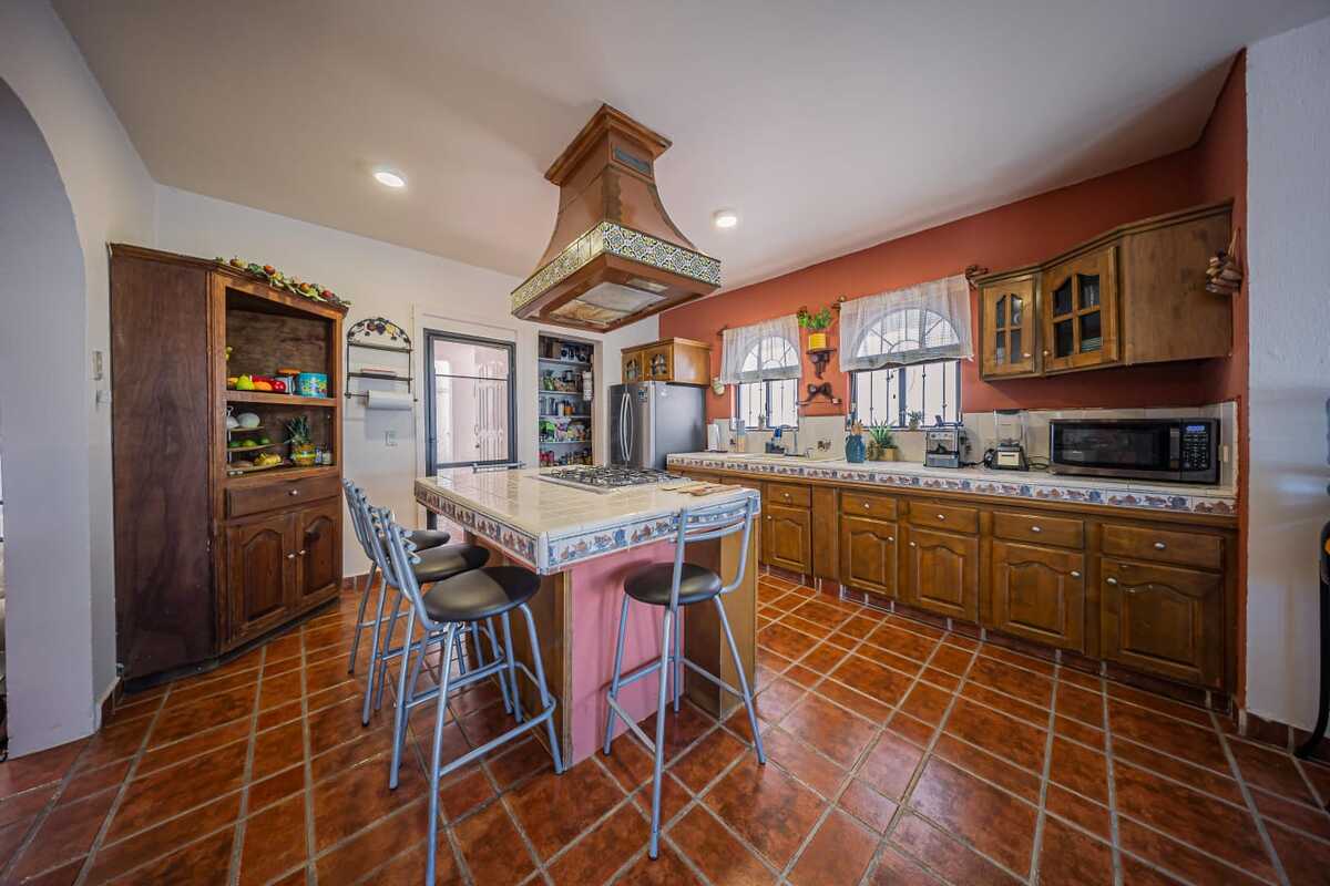 6 de 21: Cocina y desayunador