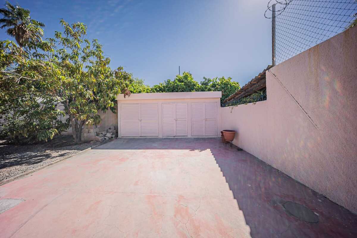 9 de 21: Bodegas patio trasero