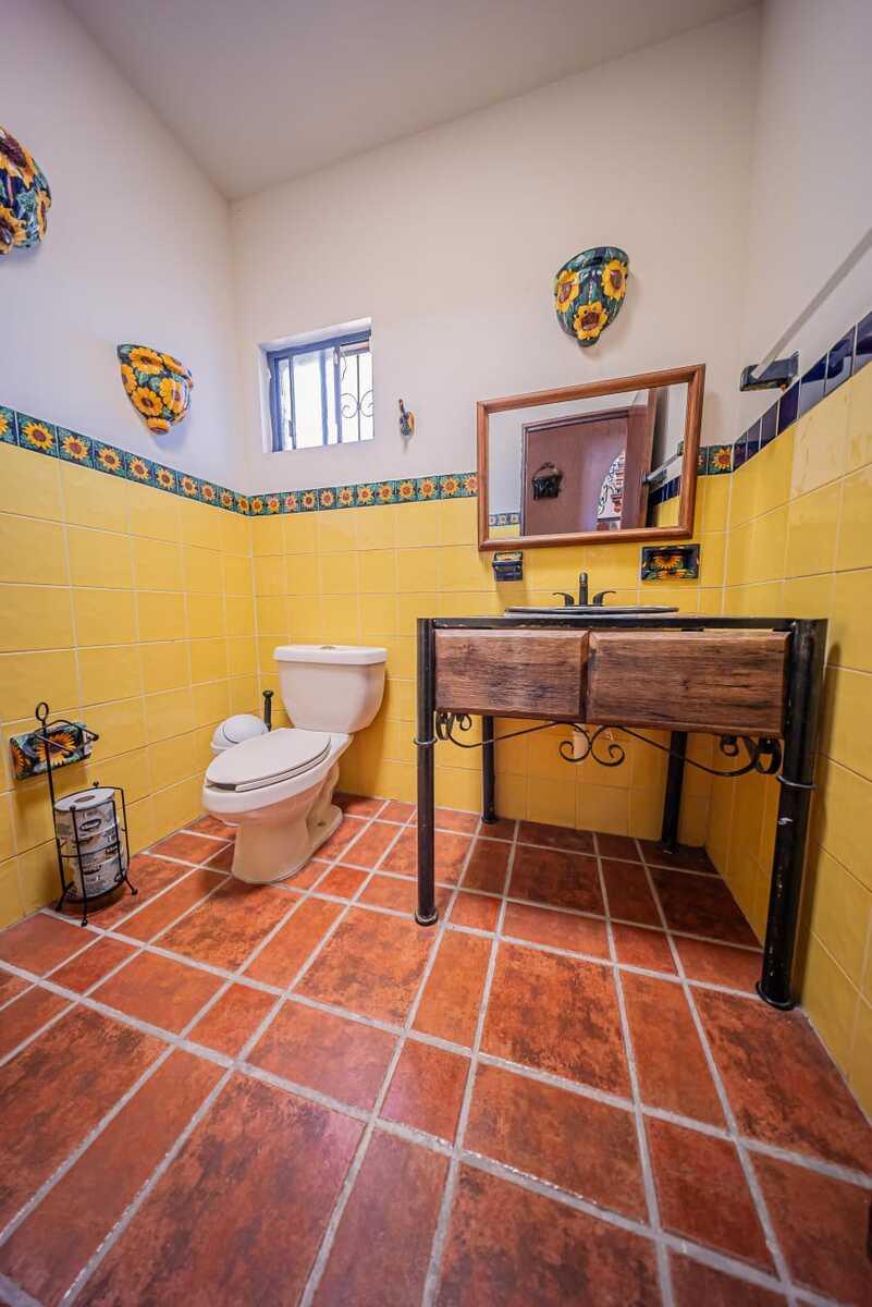 14 de 21: Medio baño