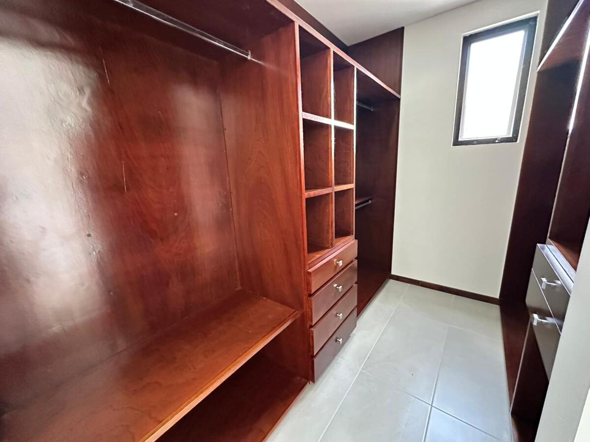 12 de 16: Closet Recámara Principal