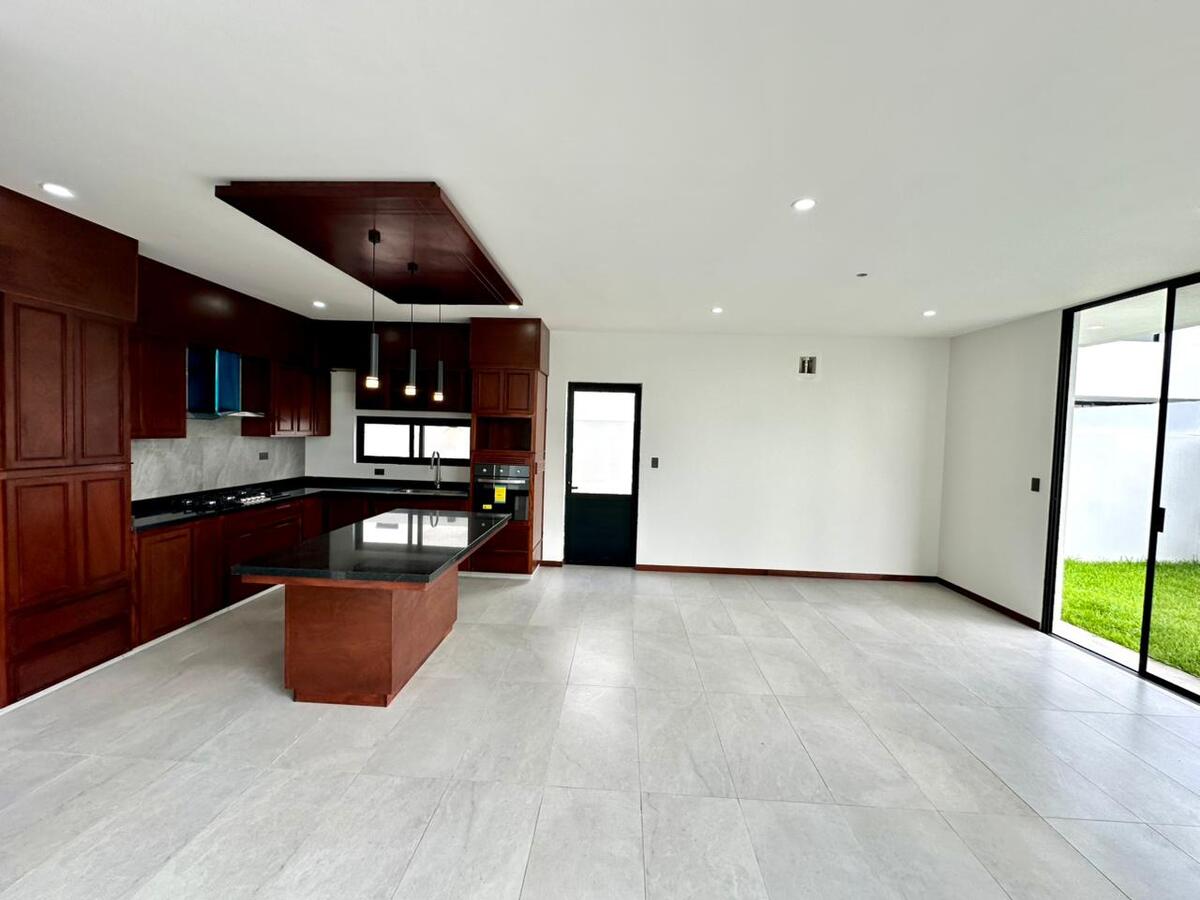 5 de 16: Comedor y Cocina