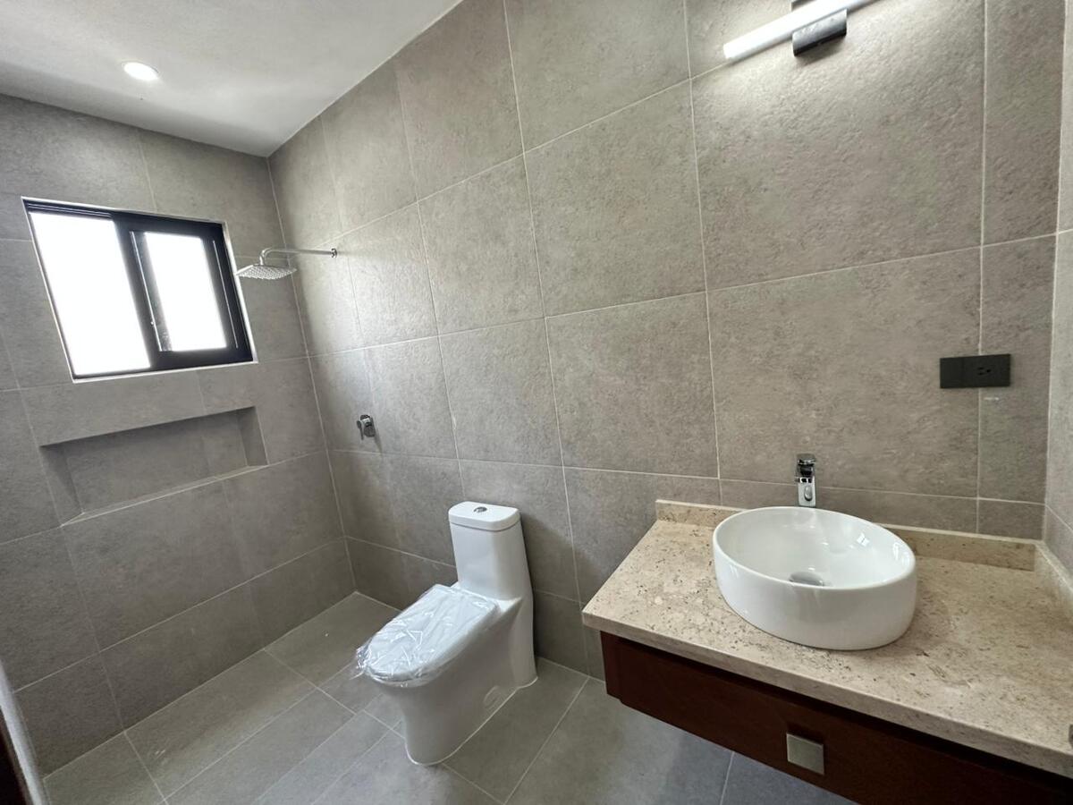 14 de 16: Baño Tercera Recámara