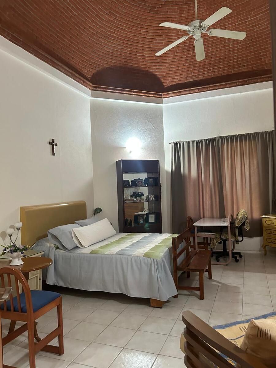 9 de 21: Recamara principal de gran tamaño, cabe  gran tocador y sofa