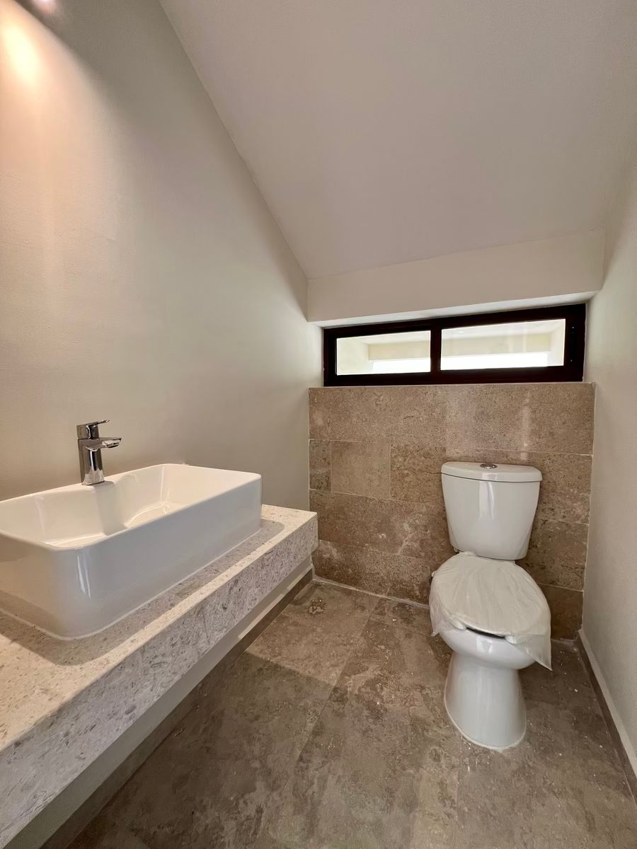 6 de 26: Medio Baño