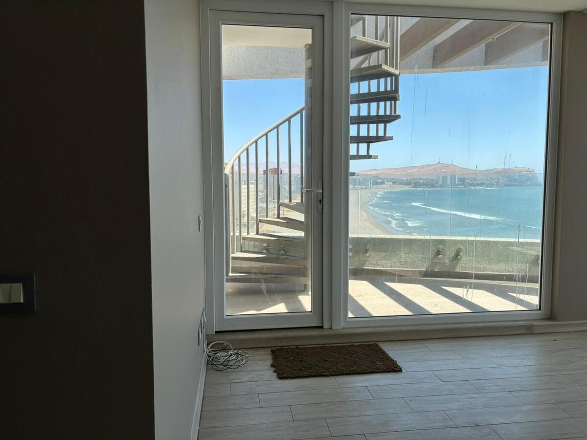 3 de 12: Acceso a terraza segundo piso