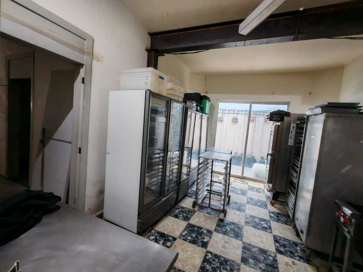 7 de 21: LOCAL (SE ENTREGA VACÍO)