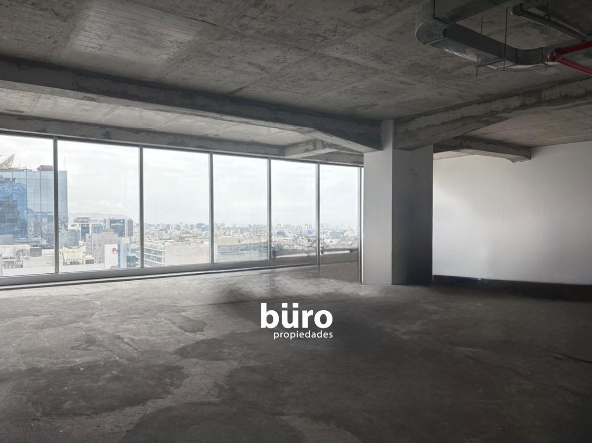 15 de 23: Oficina con vista panoramica a San Isidro