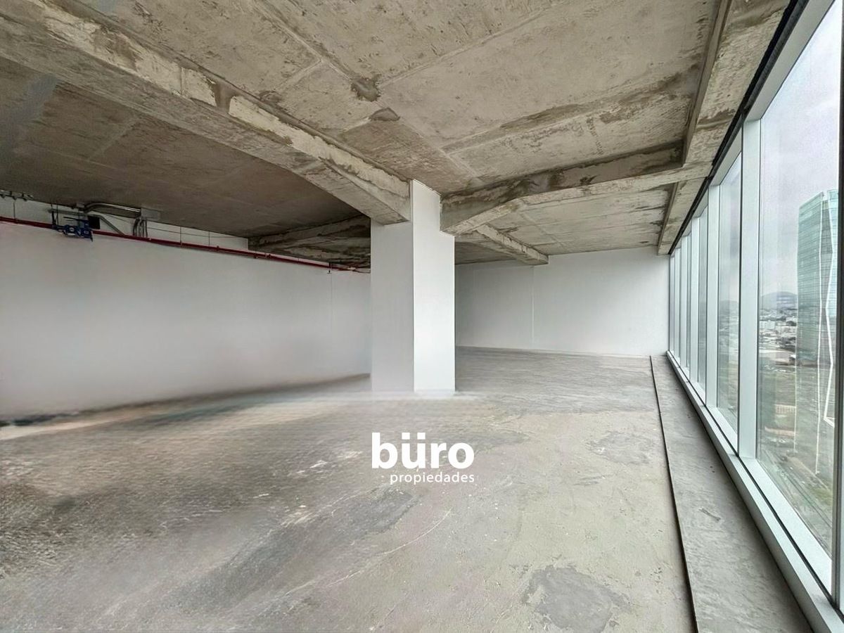 14 de 23: Oficina con vista panoramica a San Isidro