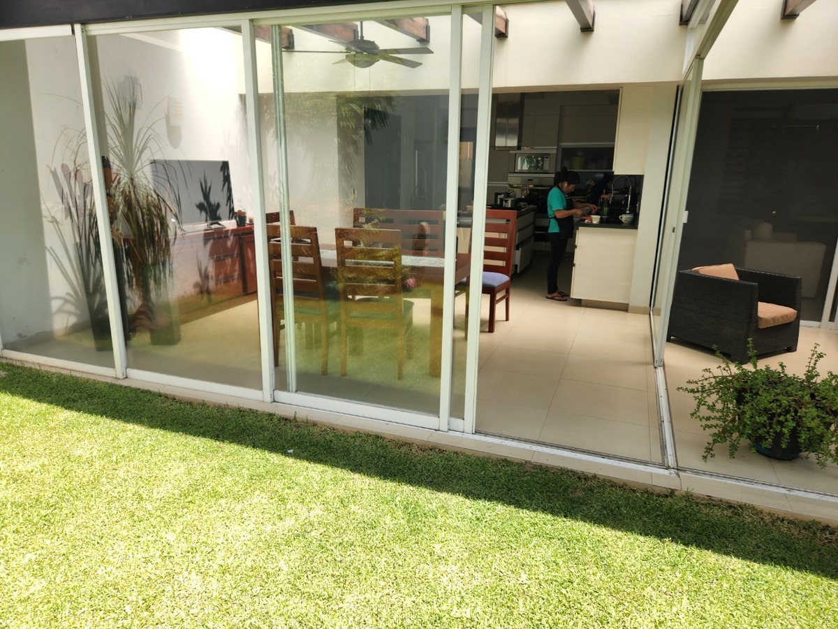 8 of 10: jardin y comedor