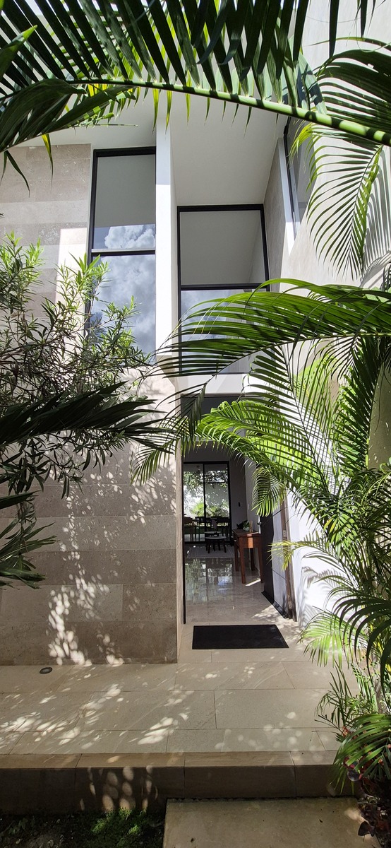 3 de 28: PUERTA ACCESO