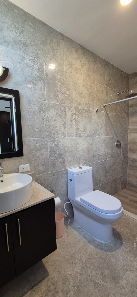 33 de 37: BAÑO REC 4