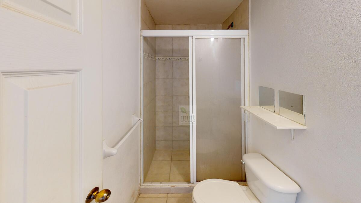 15 de 17: Baño Completo para Recámara 2 y Área Social