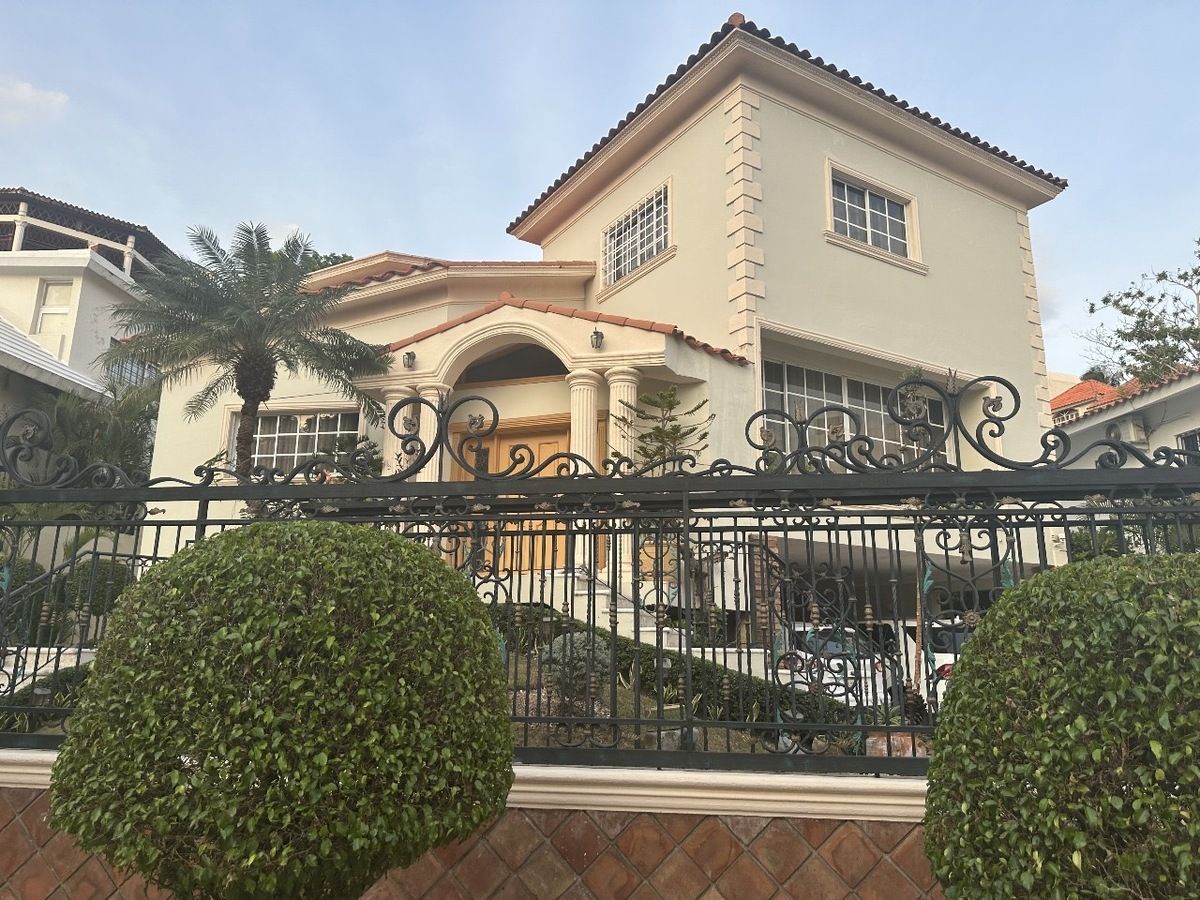 1 de 10: Casa frente