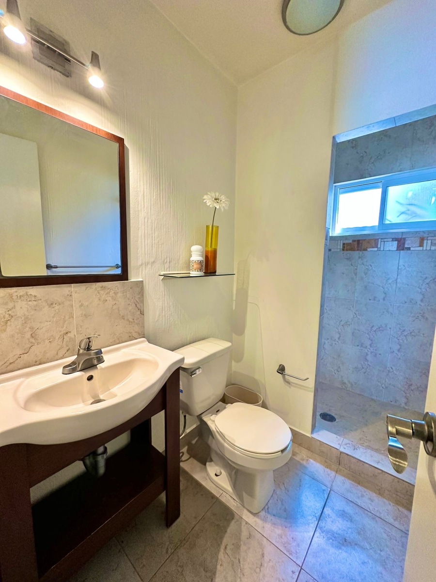 27 de 30: Baño compartido