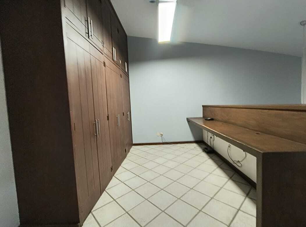 16 of 22: Área de TV u oficina en 1er nivel