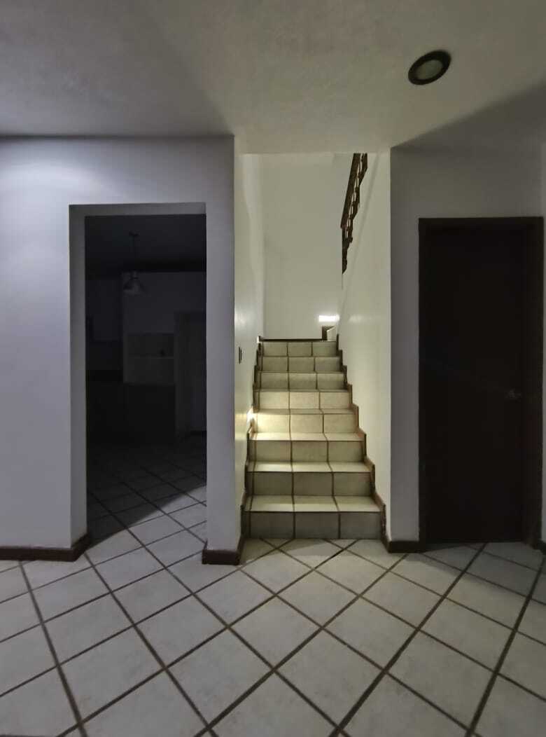 8 of 22: Cocina, escaleras y medio baño